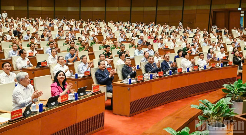 XÃ TIÊN TIẾN THAM DỰ HỘI NGHỊ TOÀN QUỐC NGHIÊN CỨU, HỌC TẬP, QUÁN TRIỆT VÀ TRIỂN KHAI THỰC HIỆN CÁC NGHỊ QUYẾT, CHỈ THỊ CỦA BỘ CHÍNH TRỊ