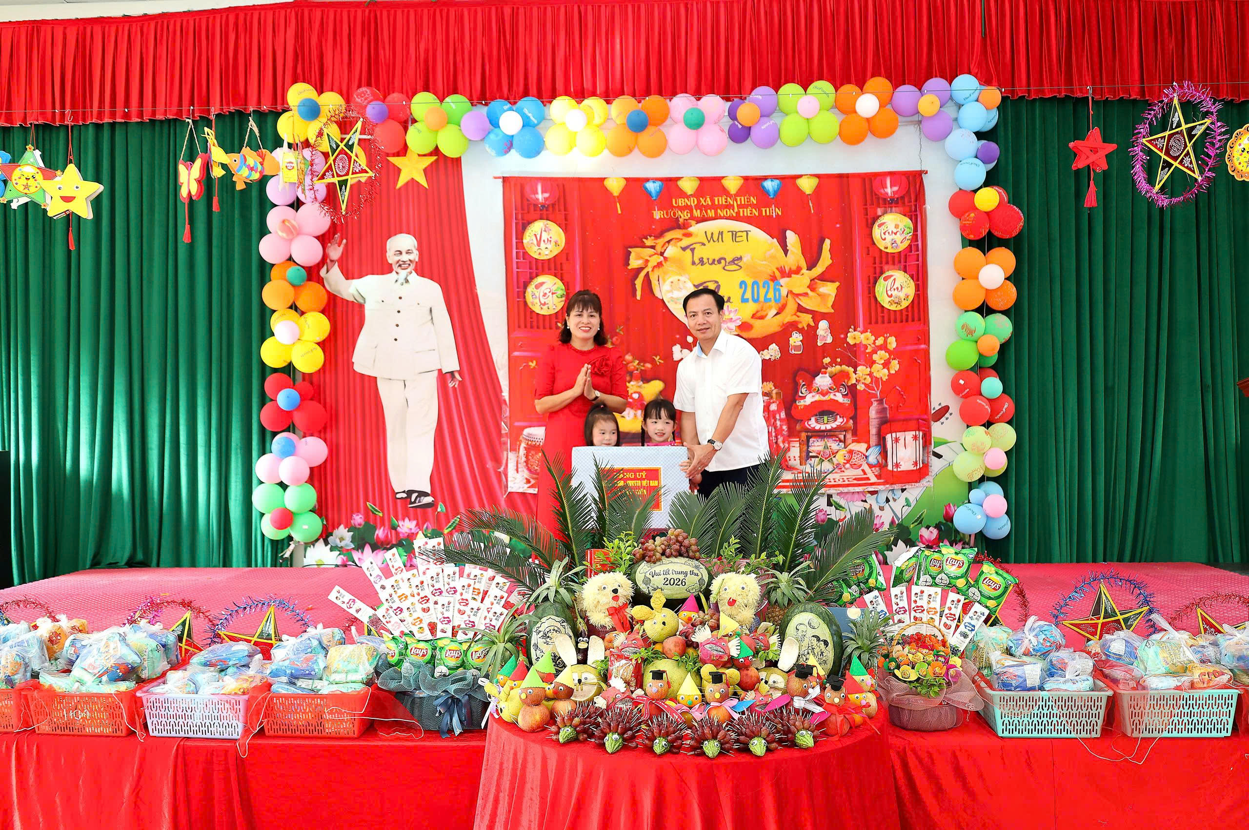 ẤM ÁP TRUNG THU – LÃNH ĐẠO XÃ VÀ CÁC THÔN CHUNG VUI, CHĂM LO CHO THIẾU NHI