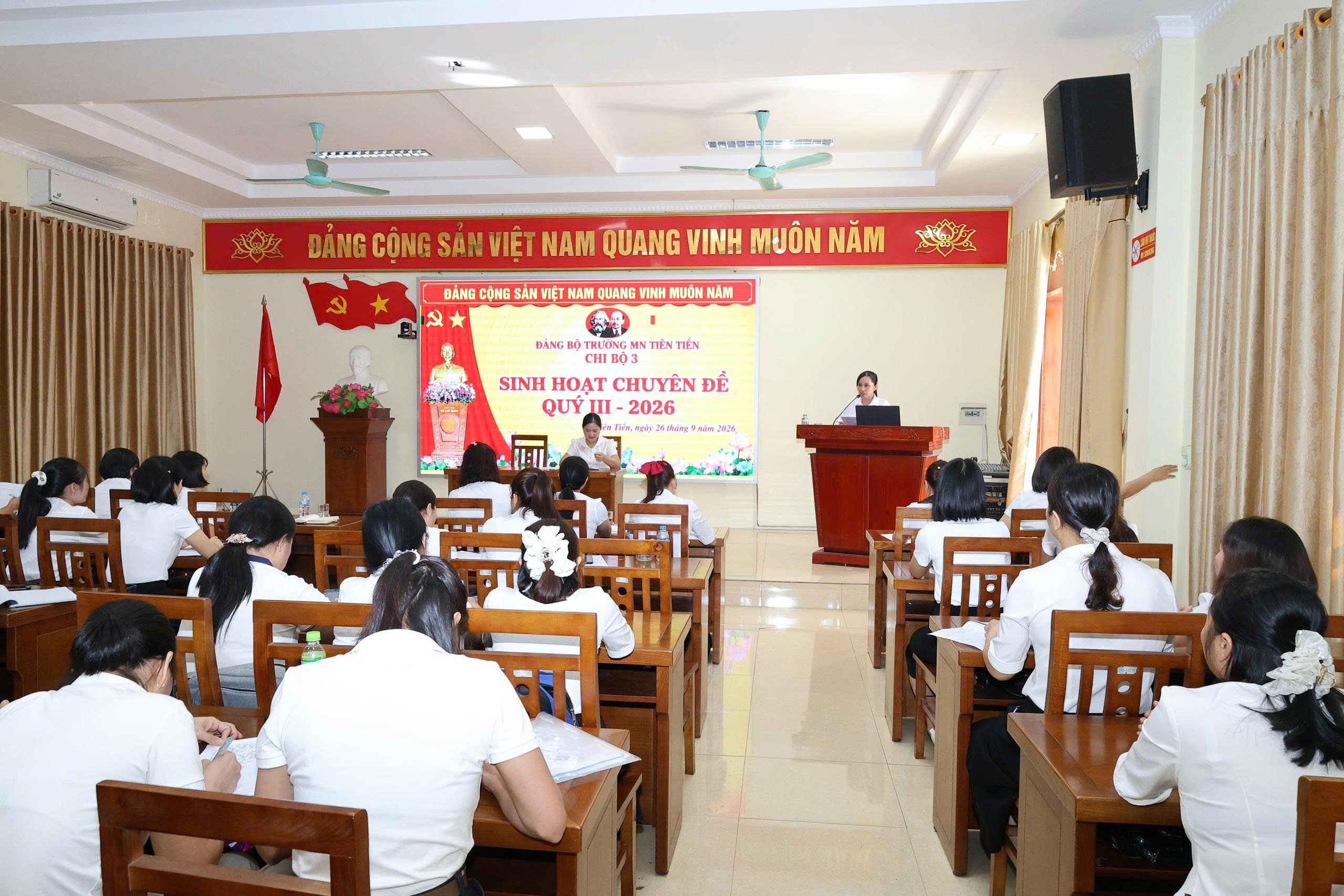 CHI BỘ 3 – TRƯỜNG MẦM NON TIÊN TIẾN TỔ CHỨC SINH HOẠT CHUYÊN ĐỀ QUÝ III NĂM 2026 VỀ ỨNG DỤNG CÔNG NGHỆ SỐ, TRÍ TUỆ NHÂN TẠO VÀO GIẢNG DẠY
