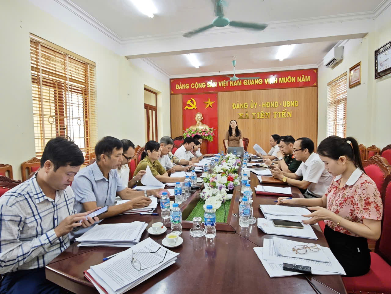 ĐOÀN GIÁM SÁT HĐND XÃ TIÊN TIẾN LÀM VIỆC VỚI UBND XÃ VỀ THỰC HIỆN NHIỆM VỤ PHÁT TRIỂN KINH TẾ - XÃ HỘI