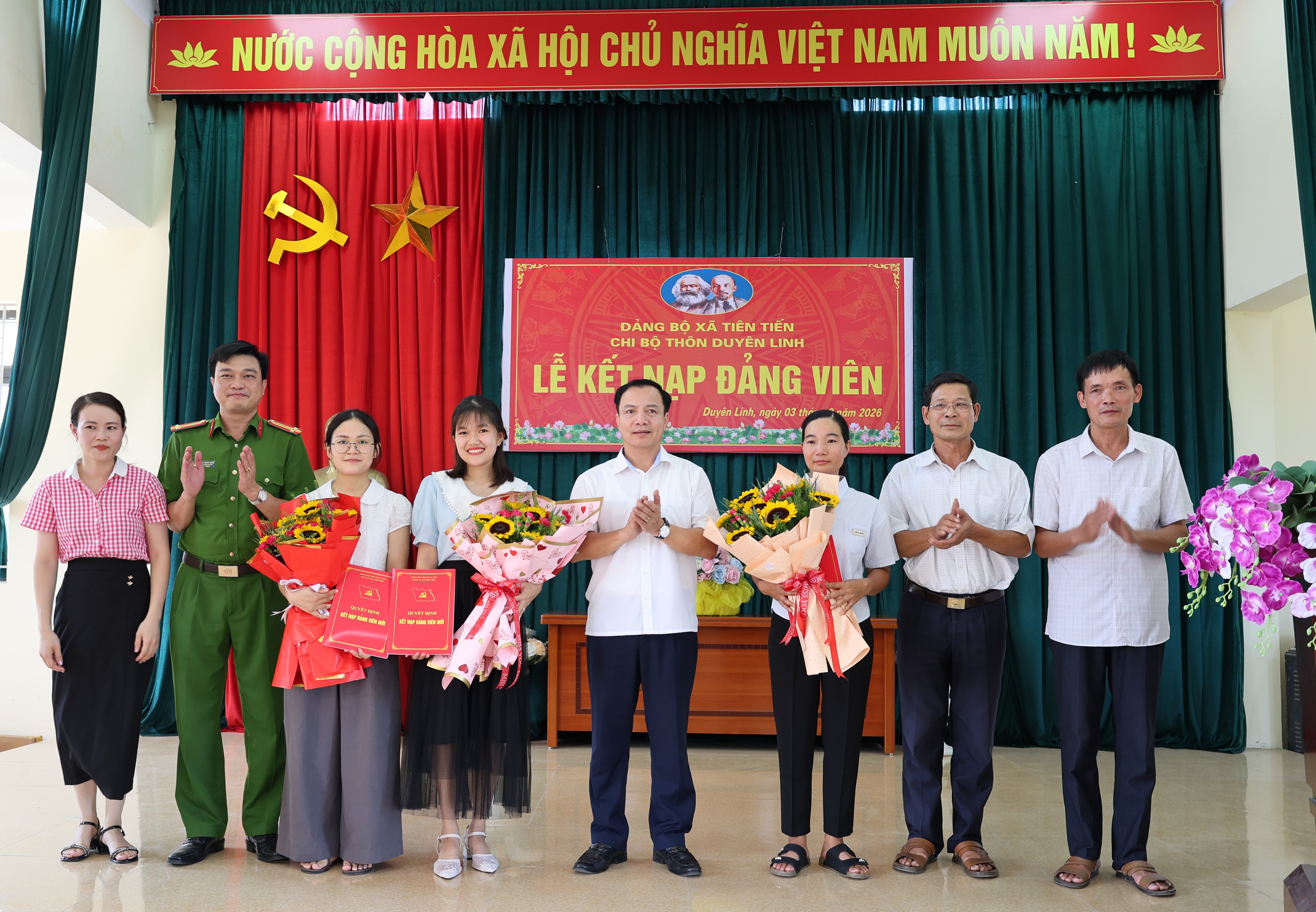 CHI BỘ THÔN DUYÊN LINH TỔ CHỨC LỄ KẾT NẠP ĐẢNG VIÊN MỚI VÀ SINH HOẠT CHI BỘ THƯỜNG KỲ THÁNG 9