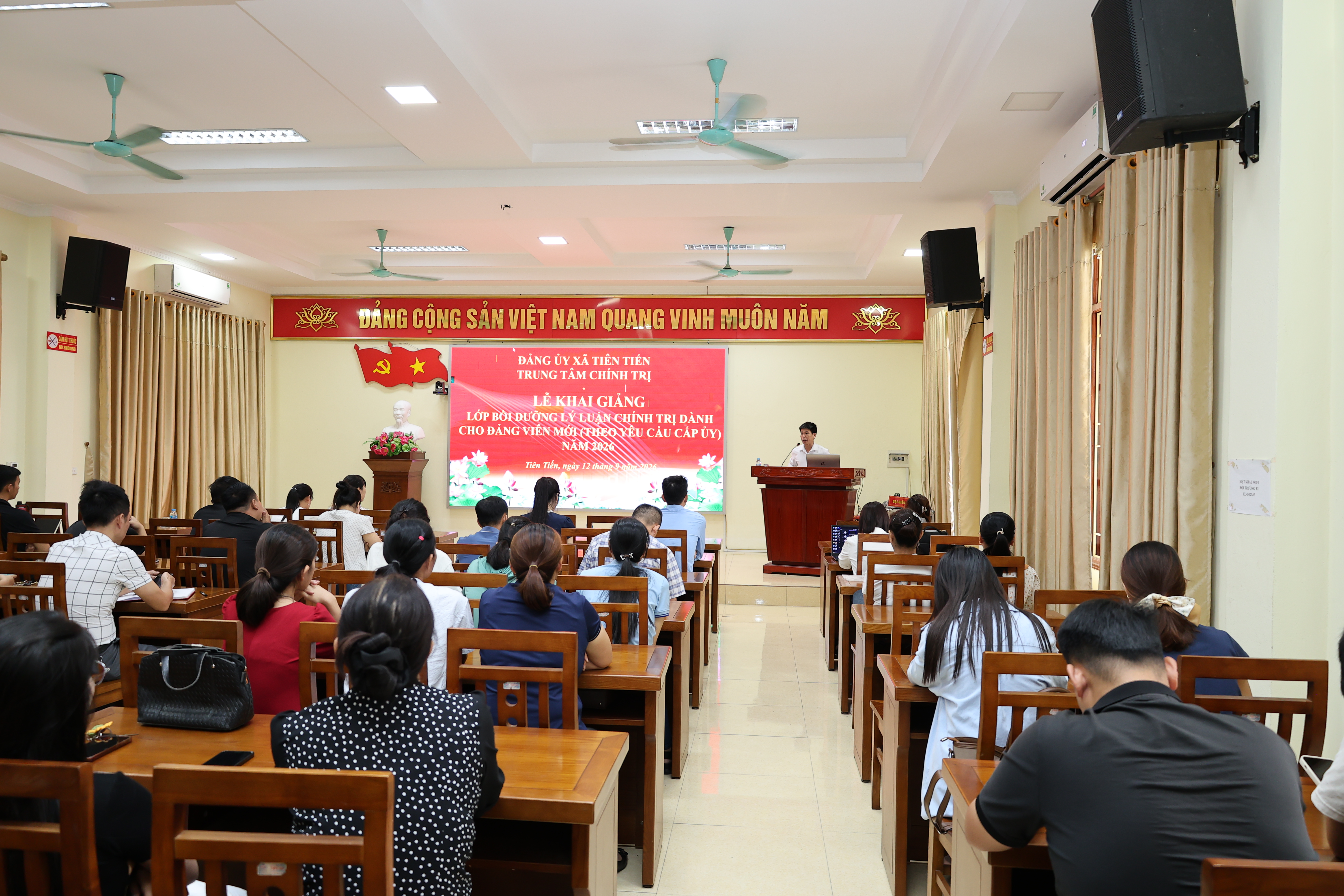 KHAI GIẢNG LỚP BỒI DƯỠNG LÝ LUẬN CHÍNH TRỊ DÀNH CHO ĐẢNG VIÊN MỚI NĂM 2026