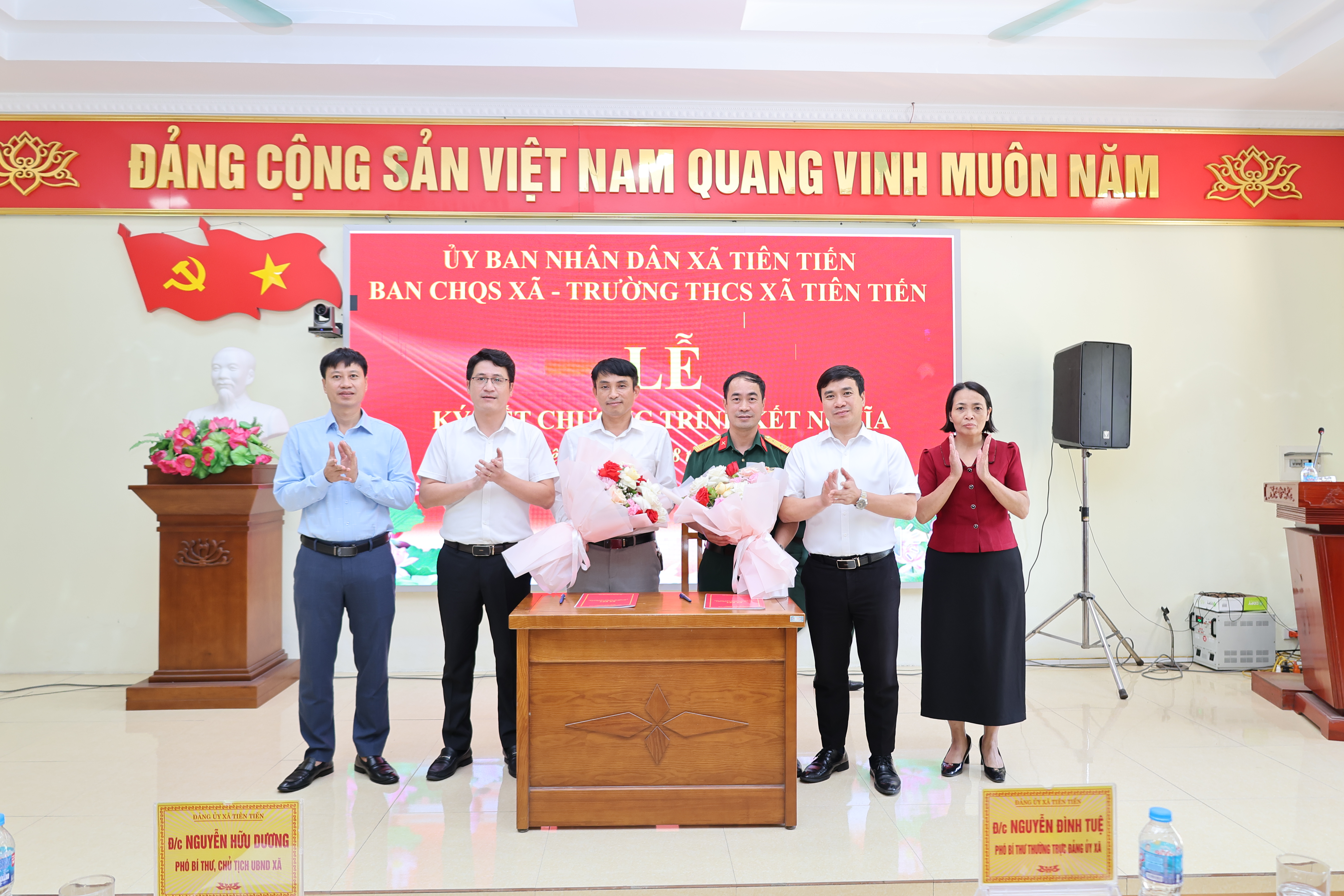BAN CHỈ HUY QUÂN SỰ XÃ TIÊN TIẾN VÀ TRƯỜNG TRUNG HỌC CƠ SỞ XÃ TIÊN TIẾN TỔ CHỨC LỄ KÝ KẾT CHƯƠNG TRÌNH KẾT NGHĨA