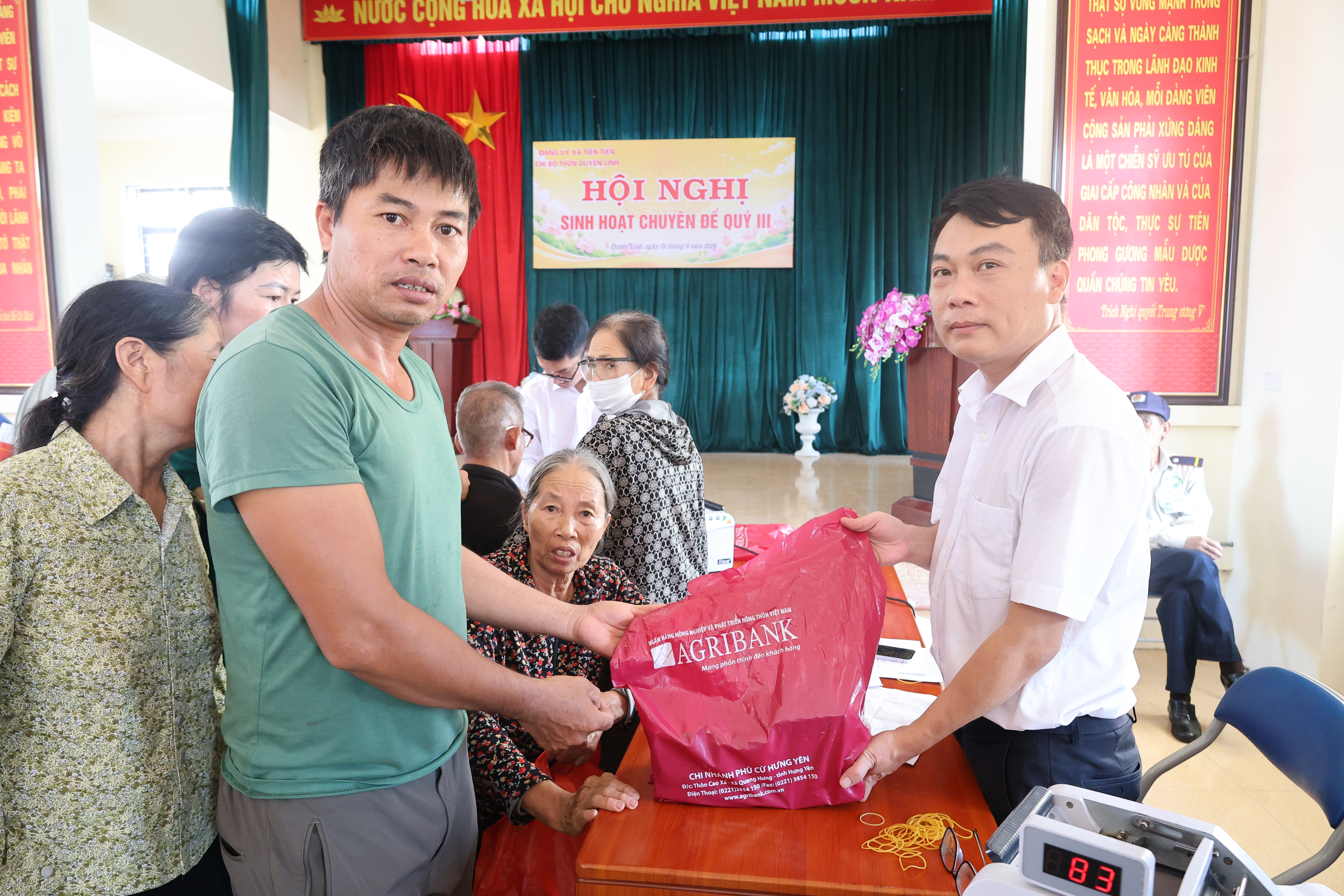 XÃ TIÊN TIẾN CHI TRẢ HƠN 38 TỶ ĐỒNG BỒI THƯỜNG, HỖ TRỢ ĐỢT 2 CHO 52 HỘ DÂN CÓ ĐẤT BỊ THU HỒI THỰC HIỆN DỰ ÁN CỤM CÔNG NGHIỆP ĐÌNH CAO
