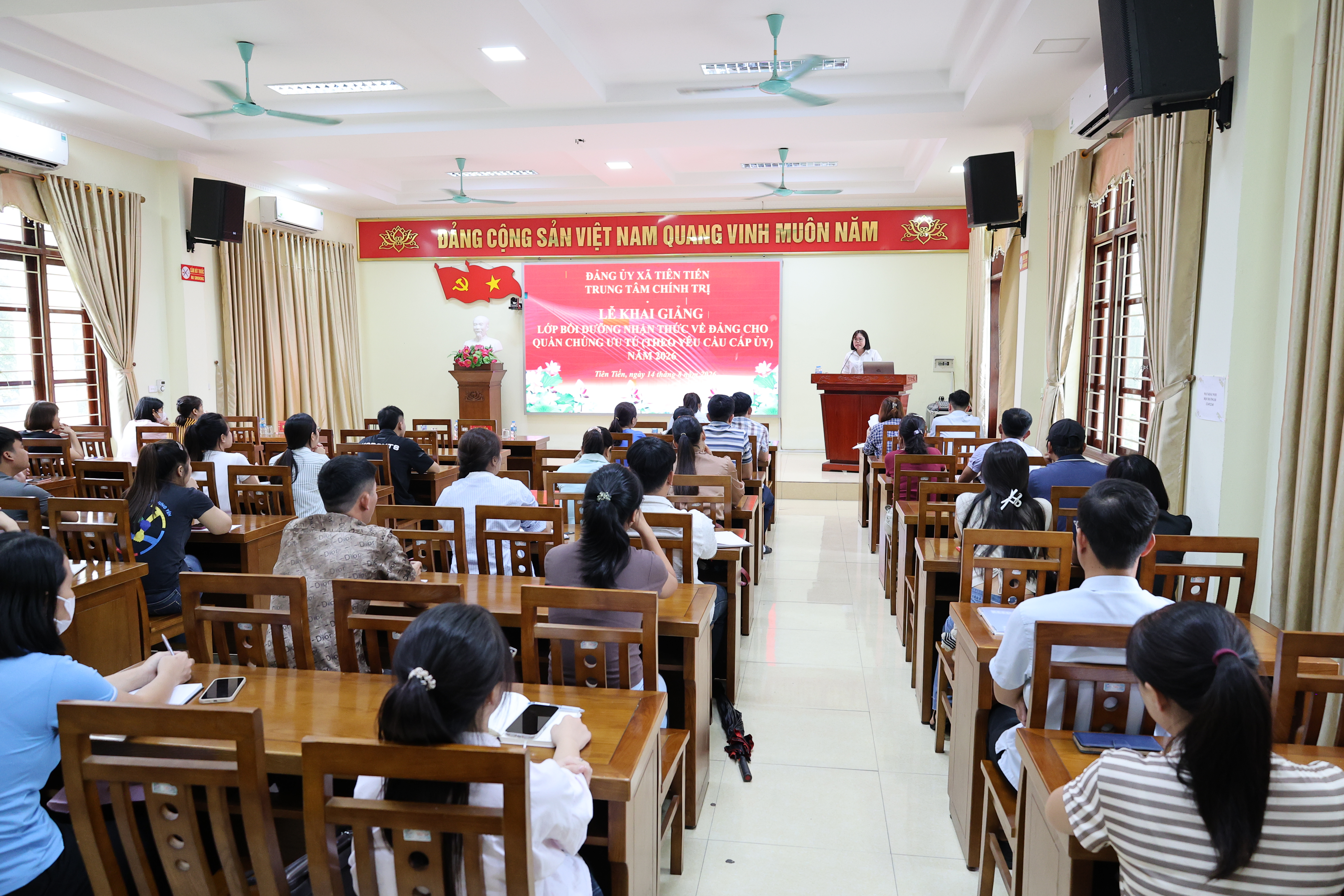 TRUNG TÂM CHÍNH TRỊ XÃ TIÊN TIẾN KHAI GIẢNG LỚP BỒI DƯỠNG NHẬN THỨC VỀ ĐẢNG NĂM 2026