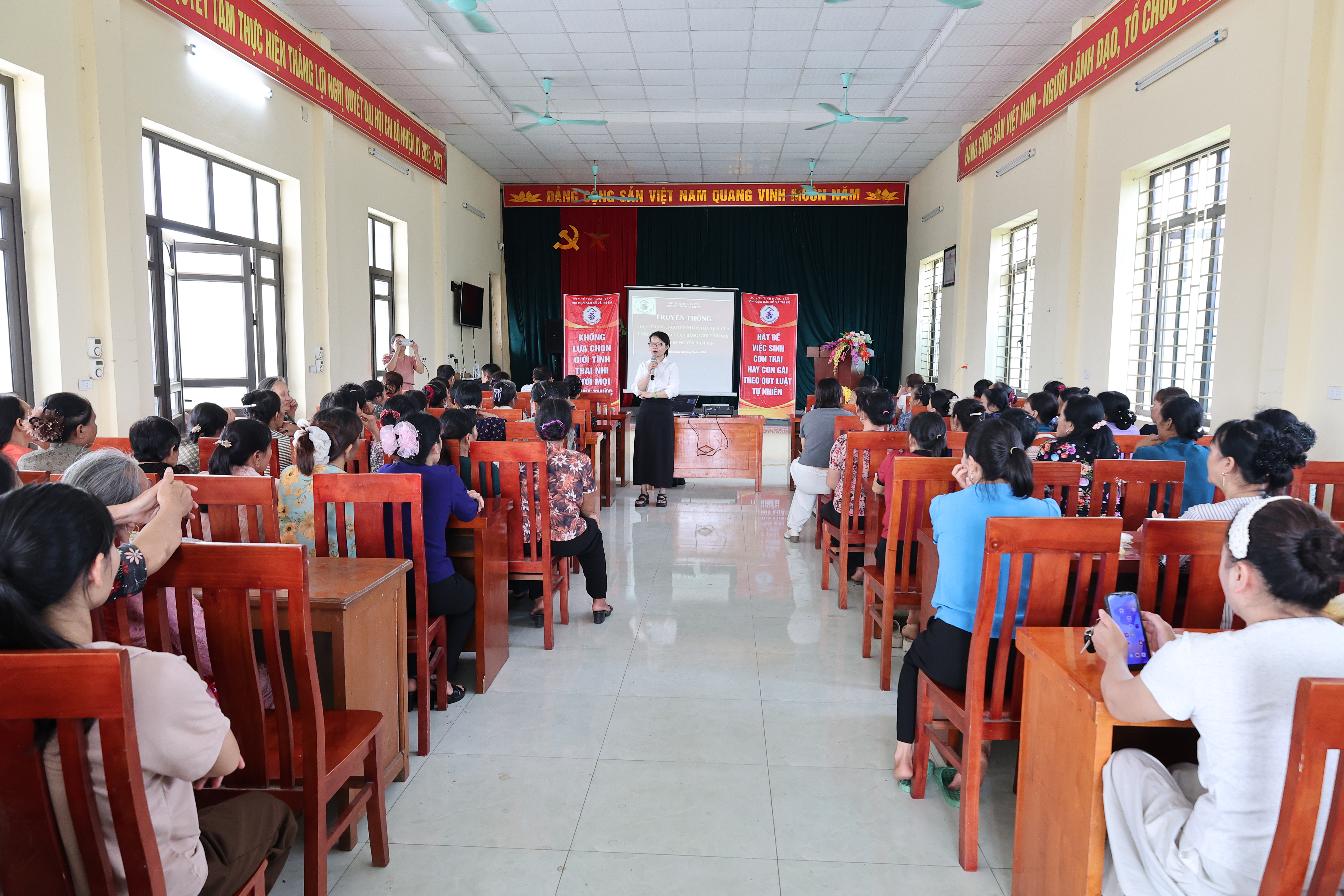 Trạm Y tế xã Tiên Tiến phối hợp tổ chức hội nghị truyền thông về giới, giới tính và mất cân bằng giới tính khi sinh