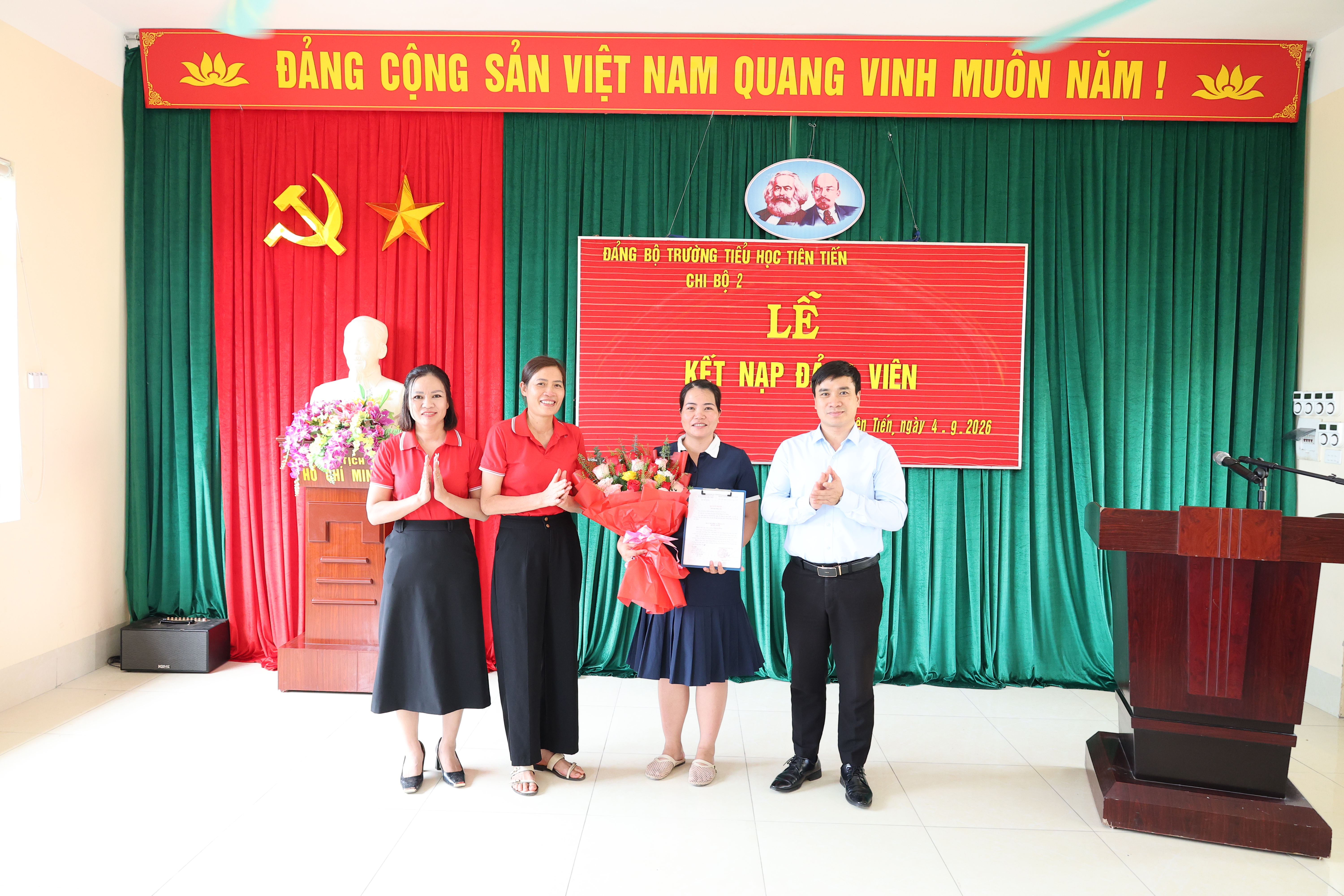 CHI BỘ 2 TRƯỜNG TIỂU HỌC TIÊN TIẾN TỔ CHỨC LỄ KẾT NẠP ĐẢNG  ĐỢT 2/9/2026