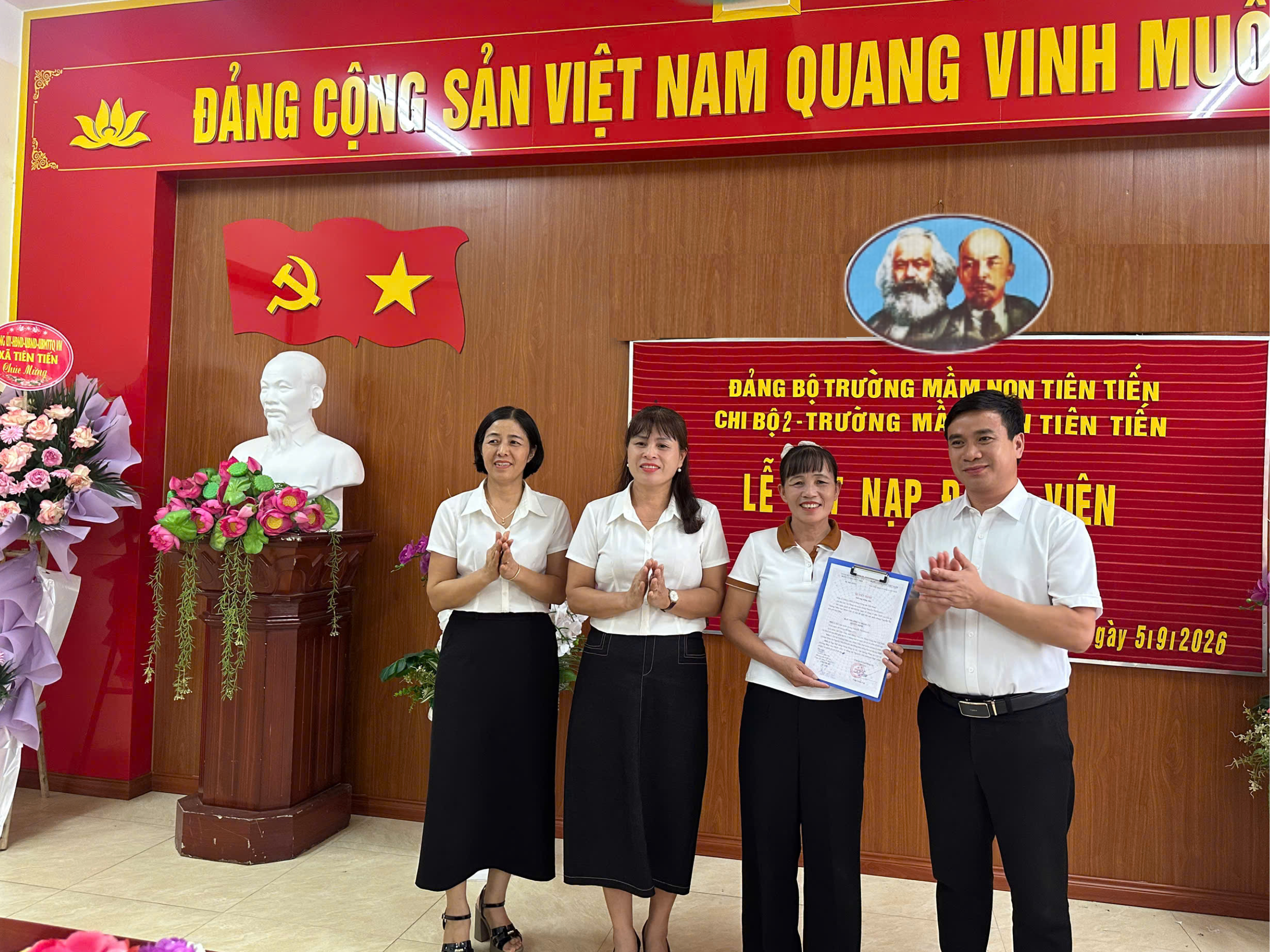 CHI BỘ 2 THUỘC ĐẢNG BỘ TRƯỜNG MẦM NON TIÊN TIẾN TỔ CHỨC LỄ KẾT NẠP ĐẢNG VIÊN ĐỢT 2/9/2026