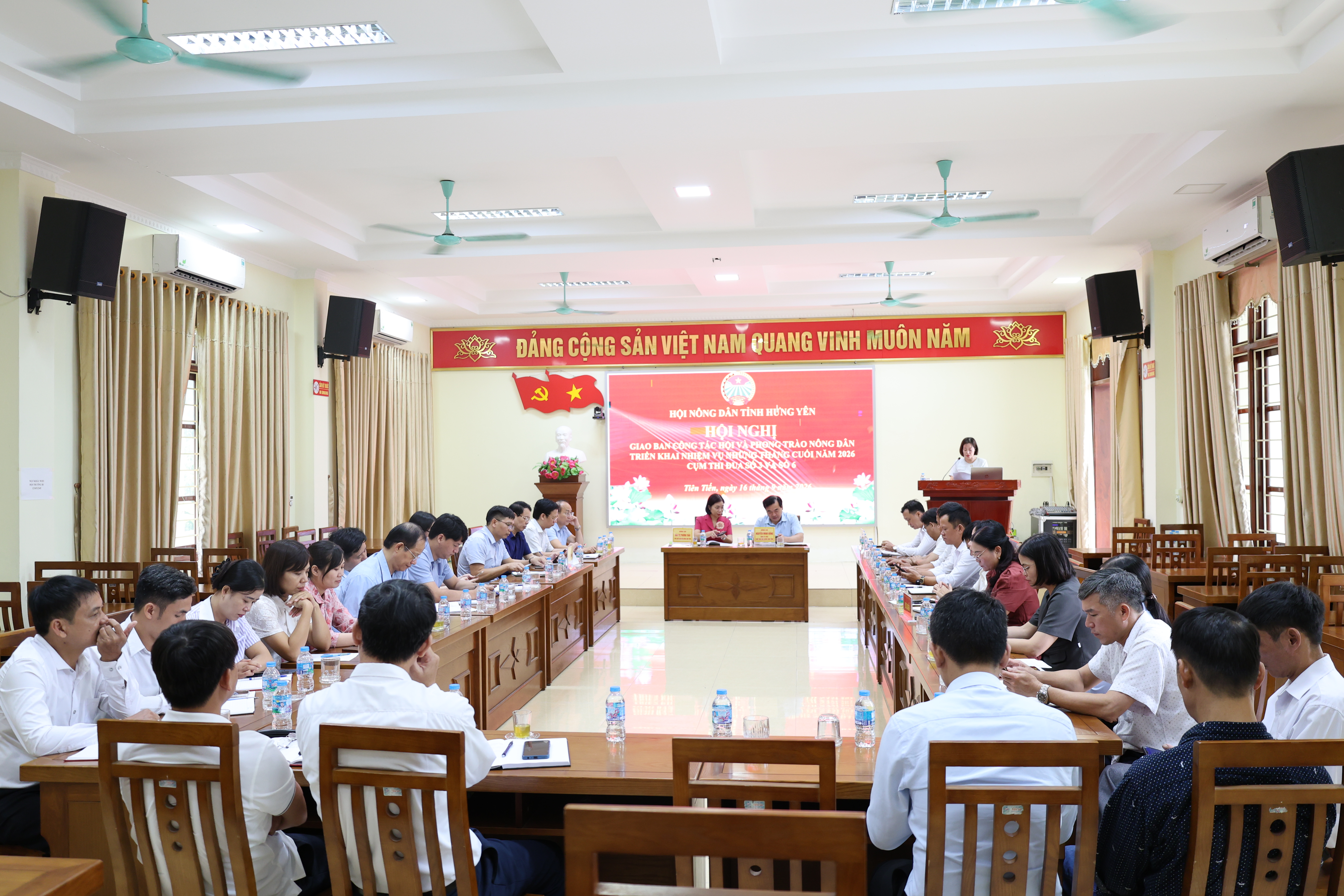 BAN THƯỜNG VỤ HỘI NÔNG DÂN TỈNH HƯNG YÊN TỔ CHỨC HỘI NGHỊ GIAO BAN CỤM THI ĐUA SỐ 3 VÀ CỤM THI ĐUA SỐ 6 TẠI XÃ TIÊN TIẾN