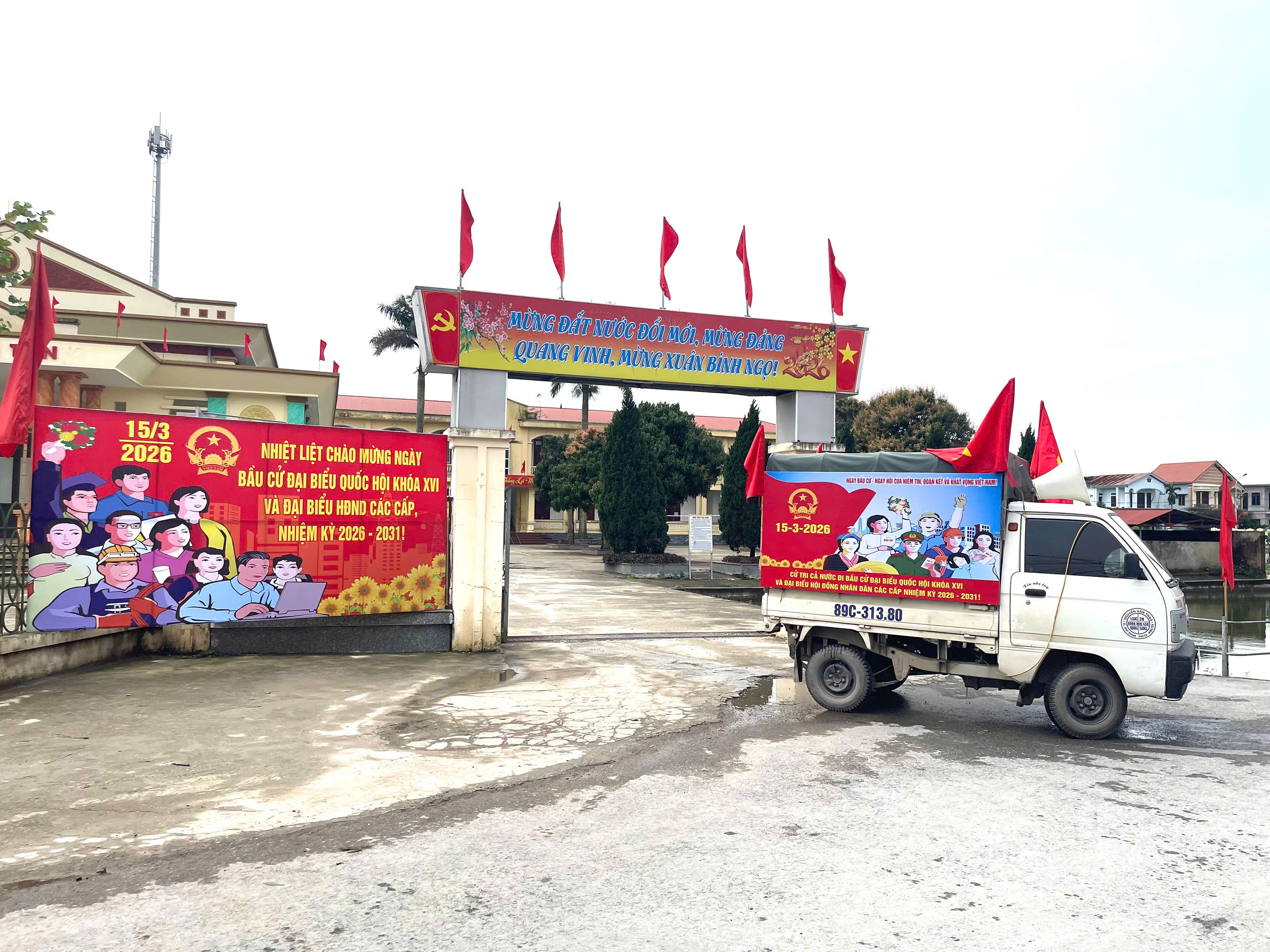 XÃ TIÊN TIẾN RỰC RỠ CỜ HOA, SẴN SÀNG CHO NGÀY HỘI NON SÔNG