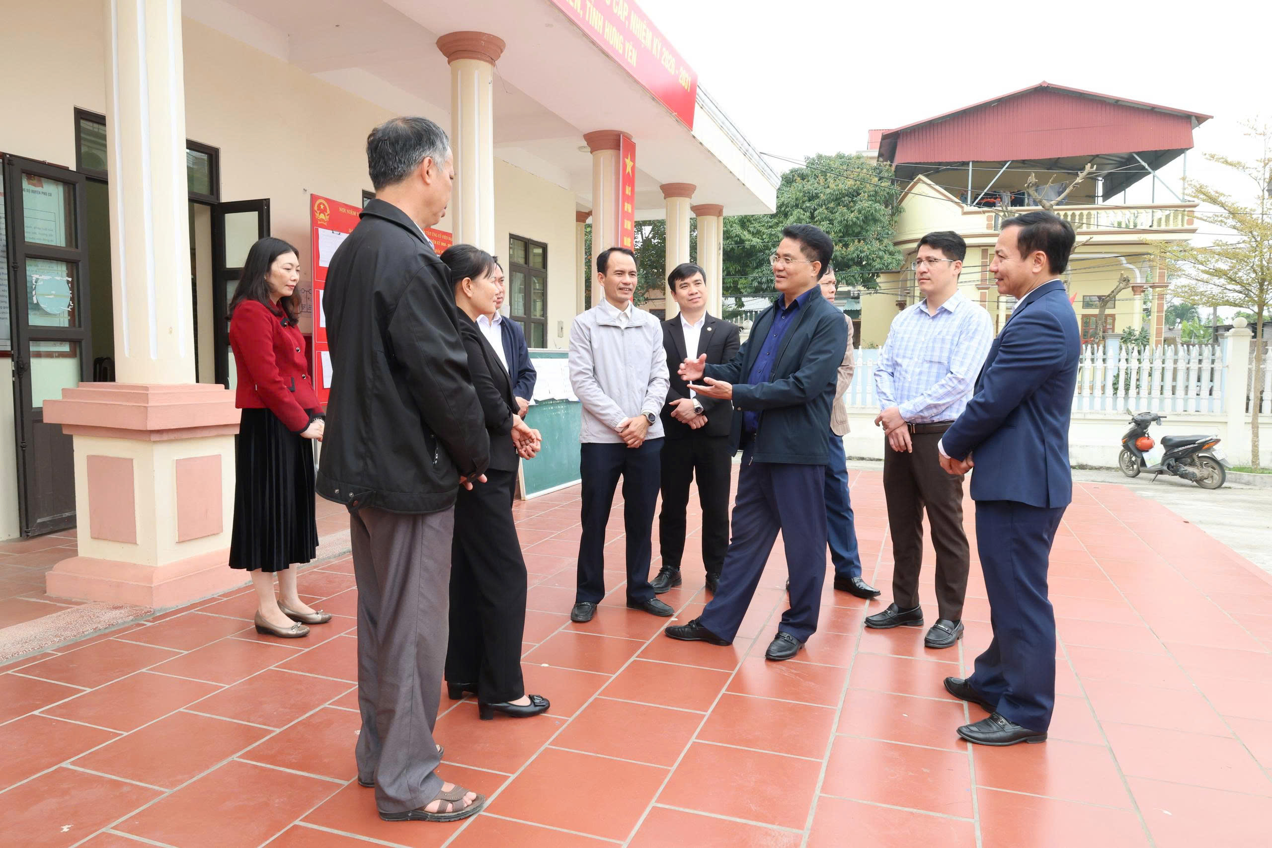 Đoàn kiểm tra số 3 của tỉnh kiểm tra công tác bầu cử tại xã Tiên Tiến