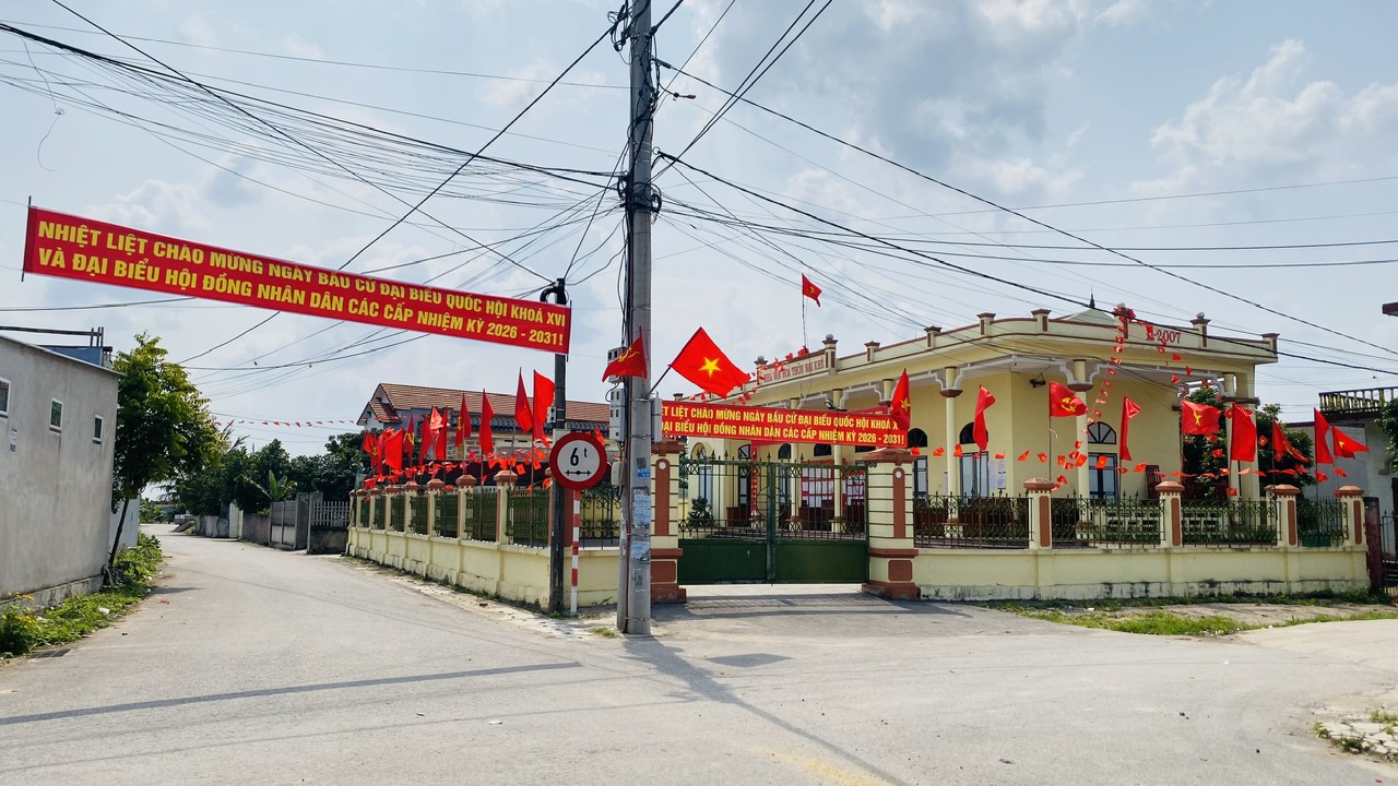 xã Tiên Tiến rực rỡ cờ hoa hướng về ngày hội non sông