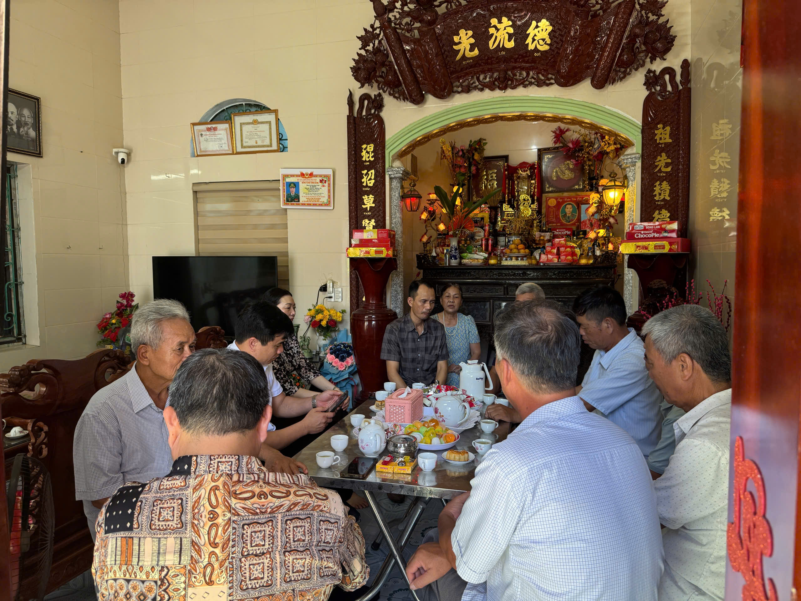TỔ ĐẠI BIỂU SỐ 2 HĐND XÃ TIÊN TIẾN GẶP GỠ, LẮNG NGHE Ý KIẾN NHÂN DÂN