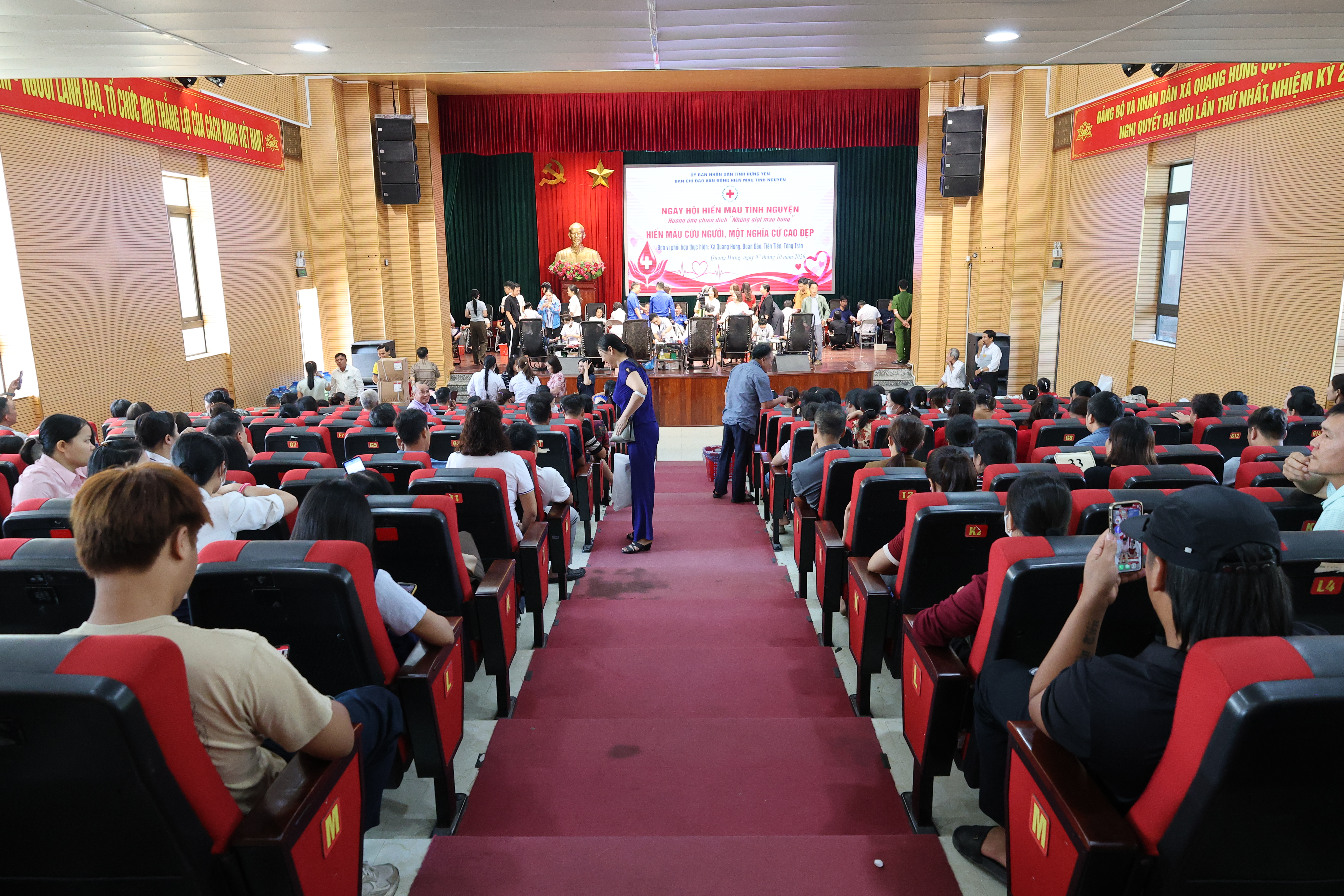 GẦN 200 TÌNH NGUYỆN VIÊN XÃ TIÊN TIẾN THAM GIA NGÀY HỘI HIẾN MÁU TÌNH NGUYỆN