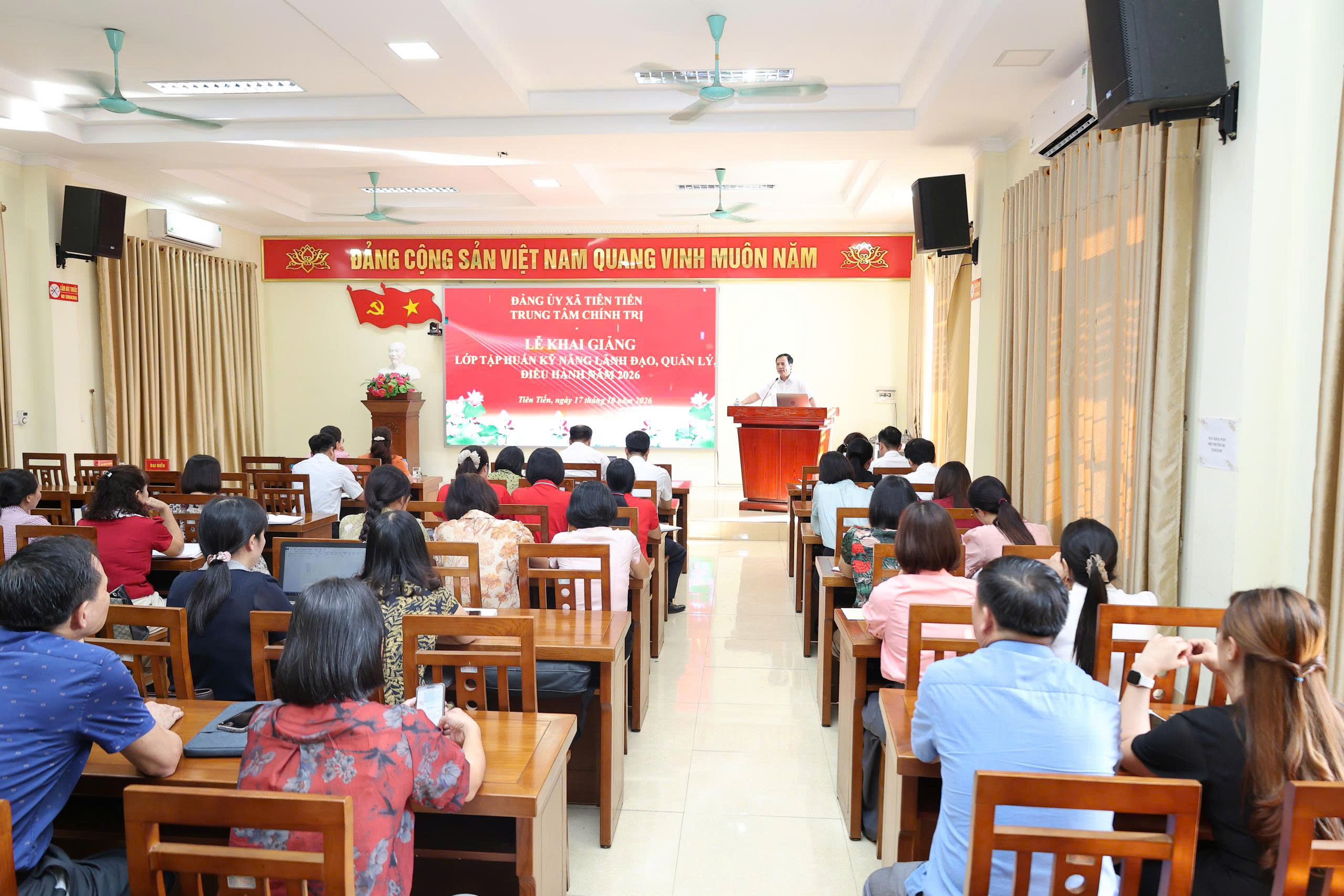 XÃ TIÊN TIẾN TỔ CHỨC LỚP BỒI DƯỠNG KỸ NĂNG LÃNH ĐẠO, QUẢN LÝ, ĐIỀU HÀNH NĂM 2026